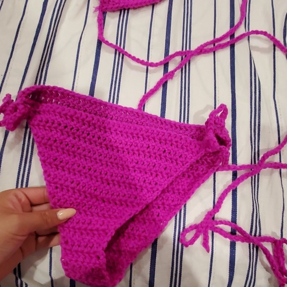 Bikini - Picture 2 of 3